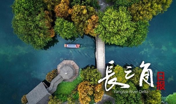 世界杯官方直播平台-歌手田震邀请江苏女足听演唱会